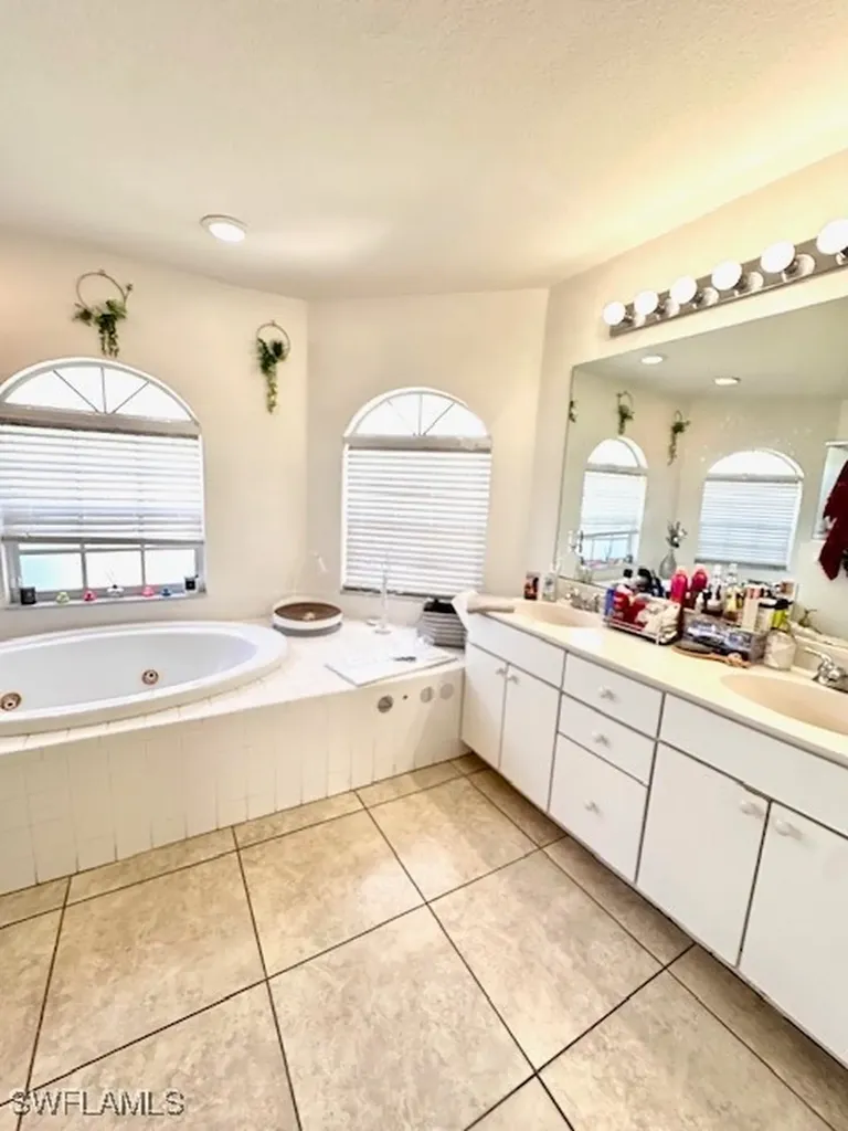 3906 SW 26th Court Cape Coral FL 33914