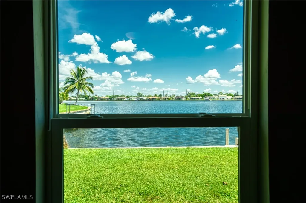 911 SW 3rd Avenue Cape Coral FL 33991