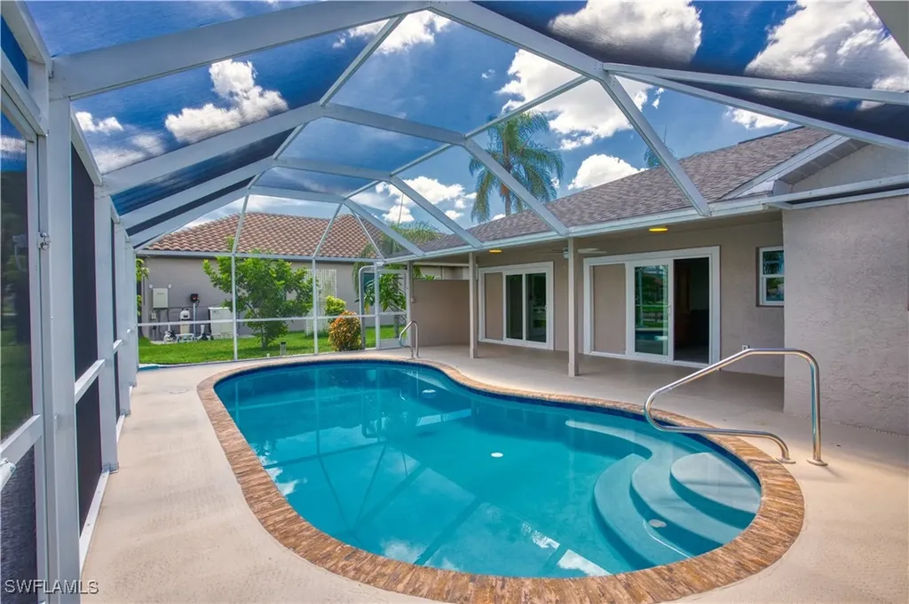 911 SW 3rd Avenue Cape Coral FL 33991