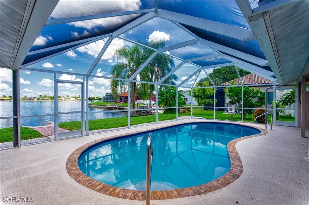 911 SW 3rd Avenue Cape Coral FL 33991