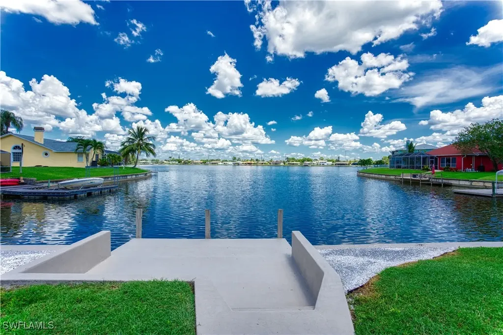 911 SW 3rd Avenue Cape Coral FL 33991