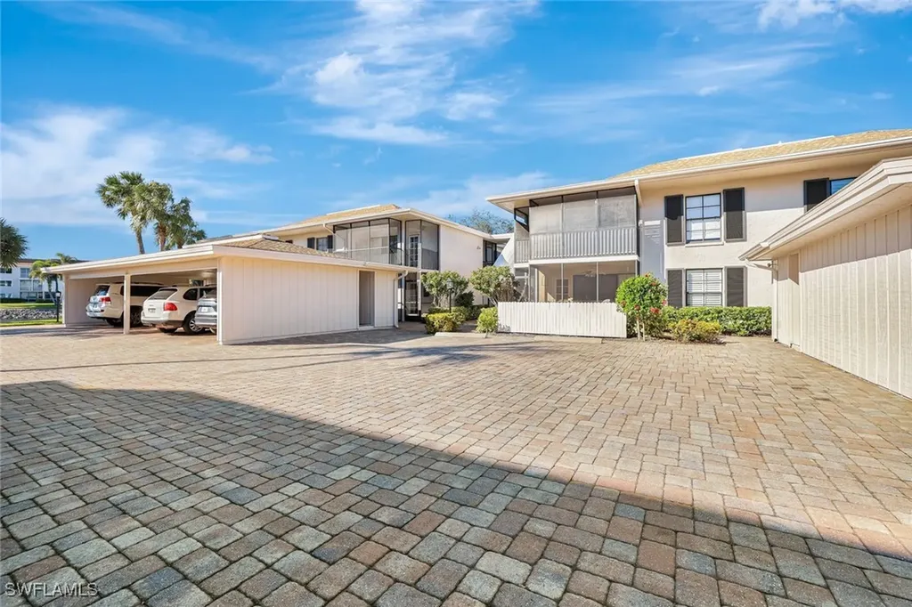 3107 Riviera Drive Naples FL 34103