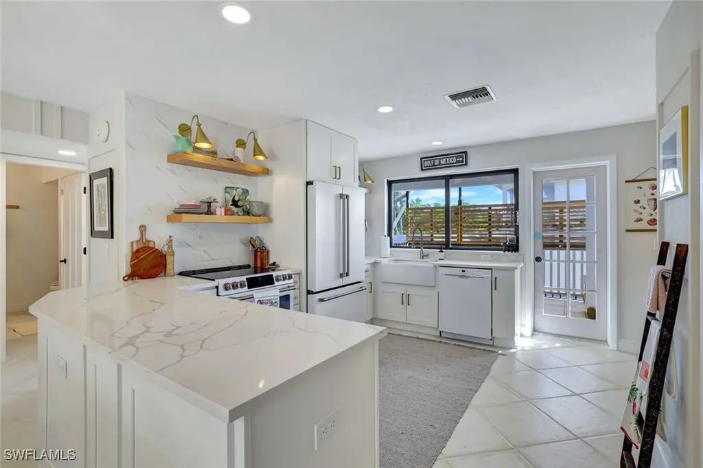 3107 Riviera Drive Naples FL 34103