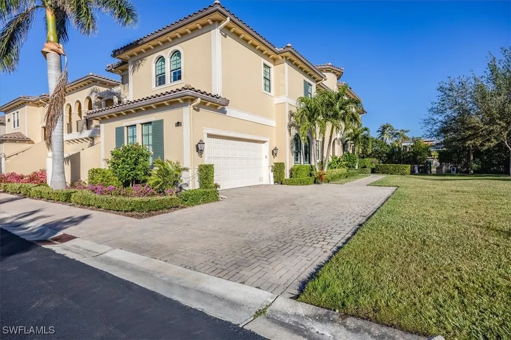 Naples FL, 2431 Breakwater Way, Unit 102