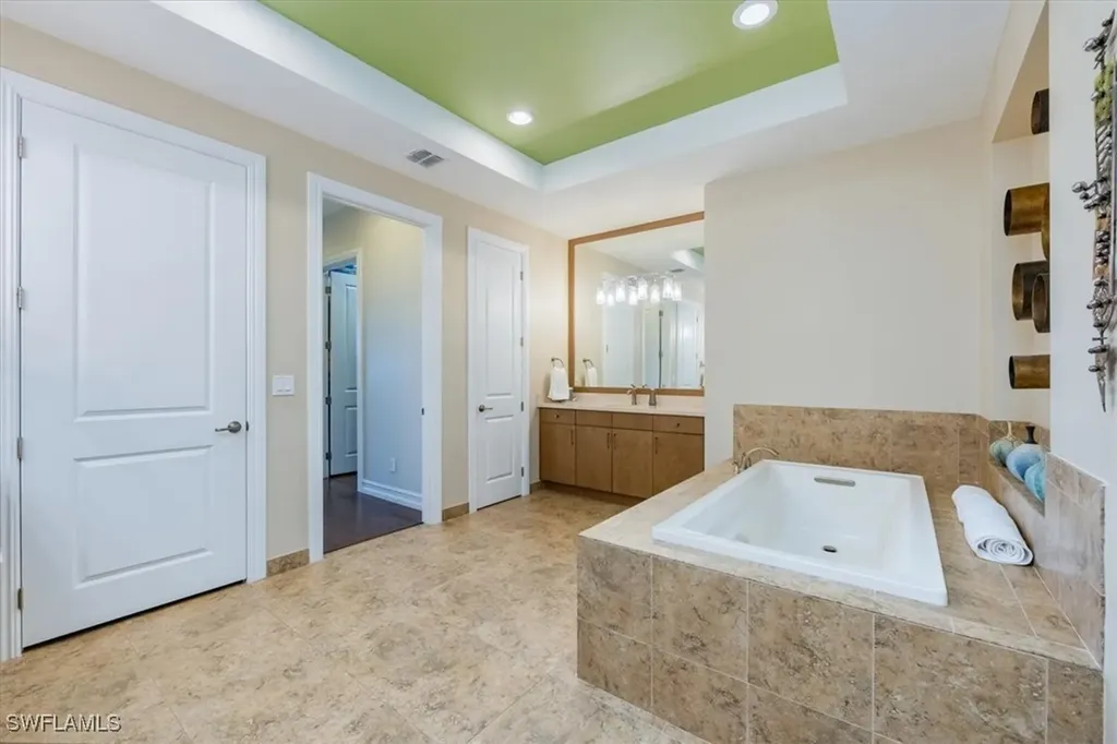 2431 Breakwater Way Naples FL 34112