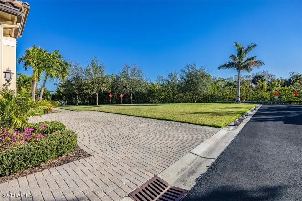 2431 Breakwater Way Naples FL 34112