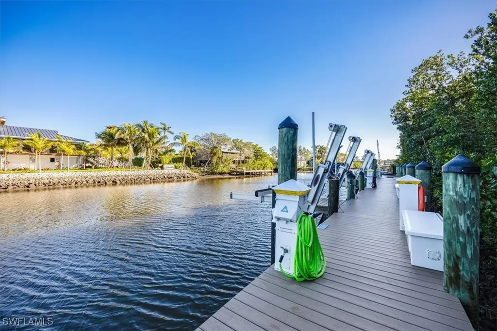2431 Breakwater Way Naples FL 34112