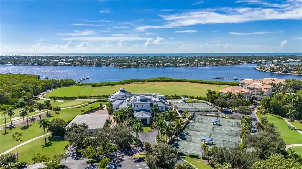 2431 Breakwater Way Naples FL 34112