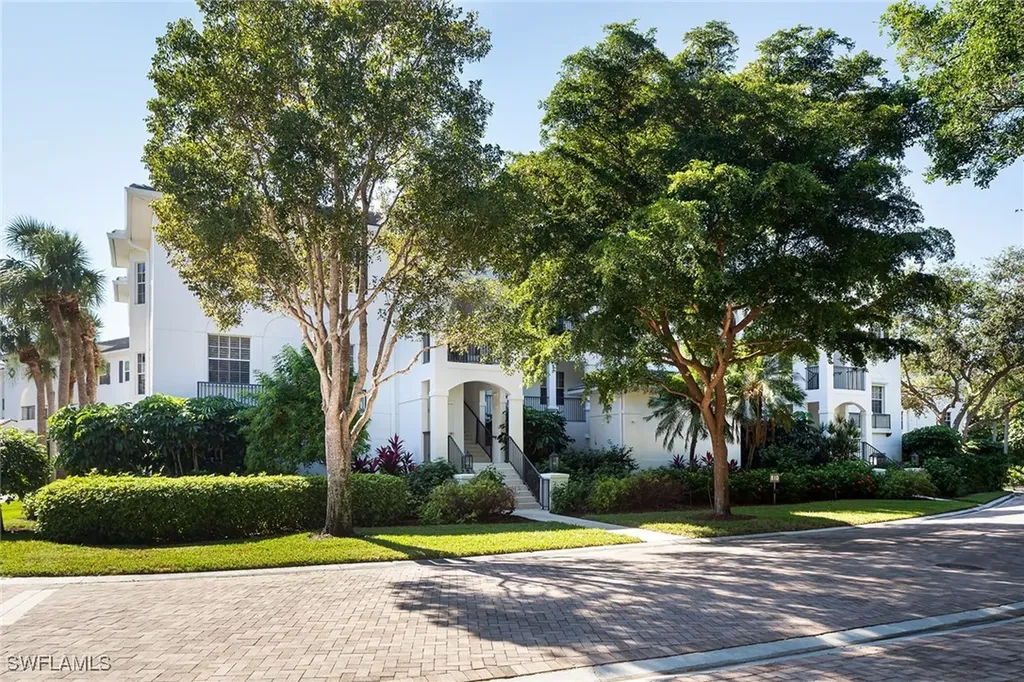 810 Breakaway Lane Naples FL 34108
