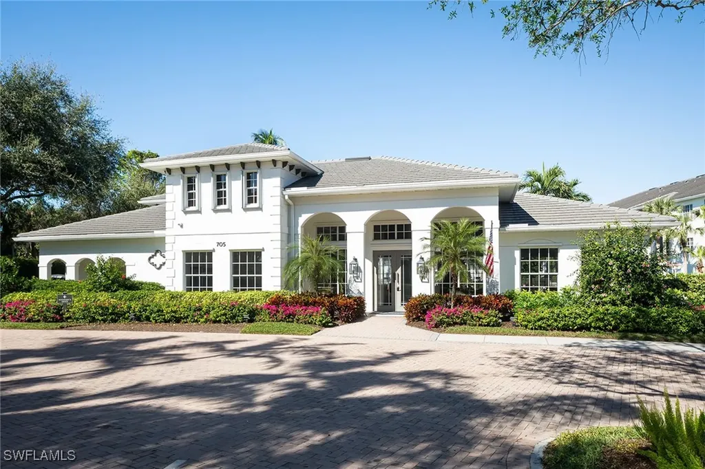 810 Breakaway Lane Naples FL 34108