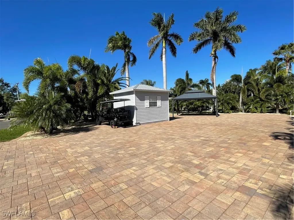 5861 Maplewood Court Fort Myers FL 33905