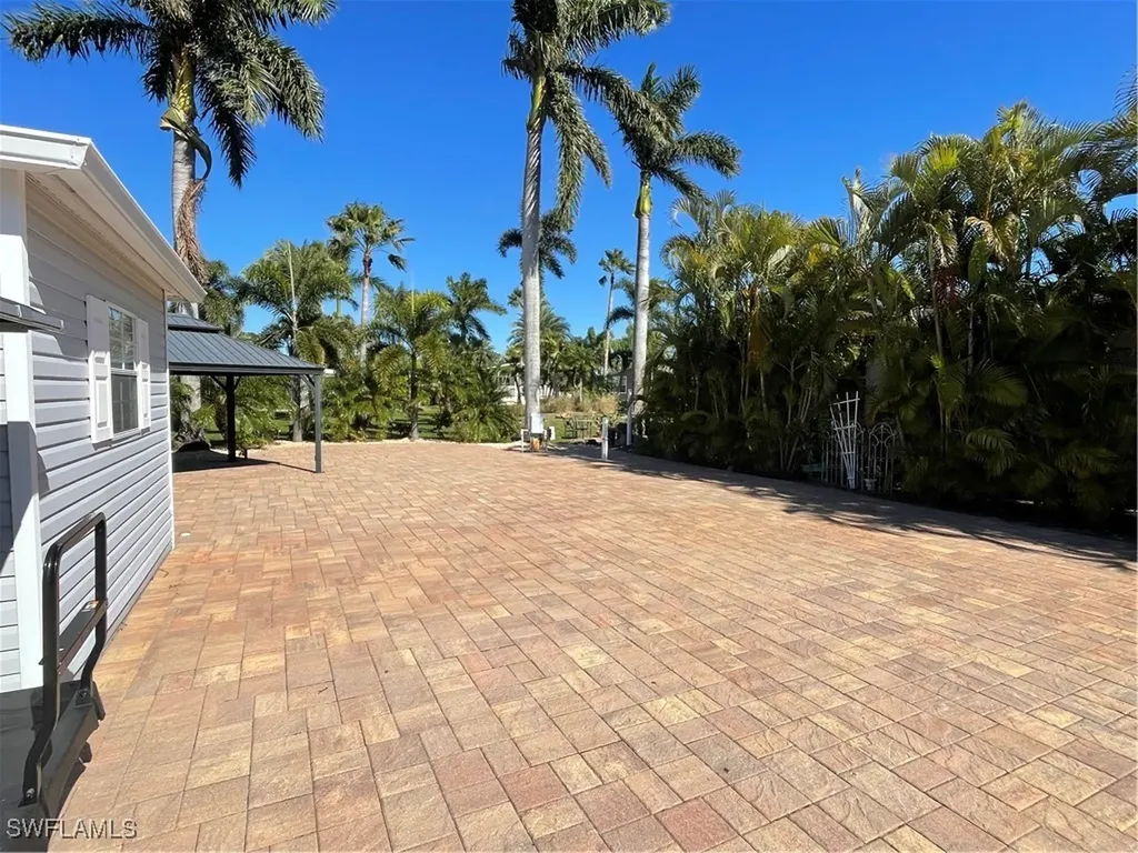 5861 Maplewood Court Fort Myers FL 33905