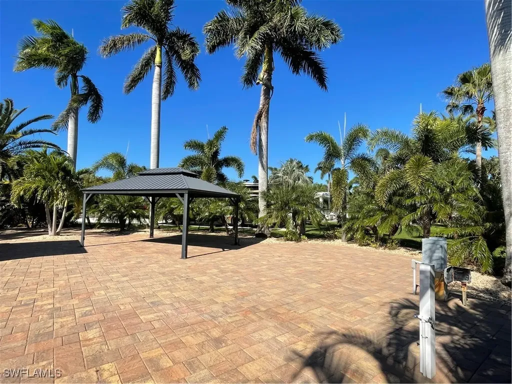 5861 Maplewood Court Fort Myers FL 33905