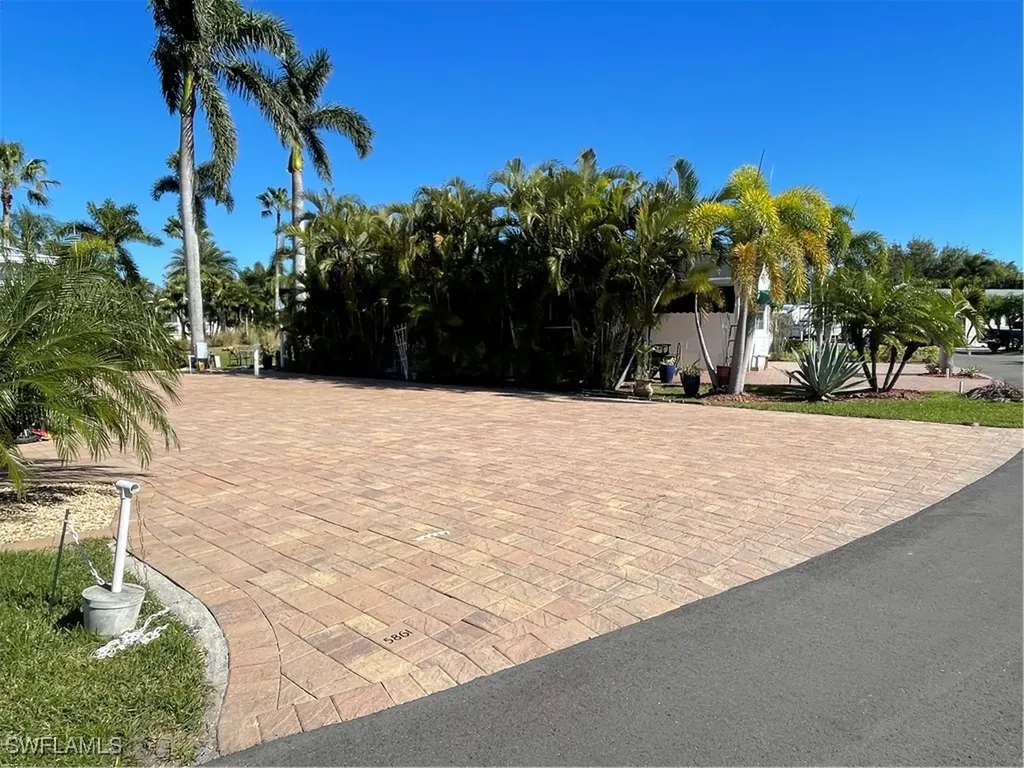 5861 Maplewood Court Fort Myers FL 33905
