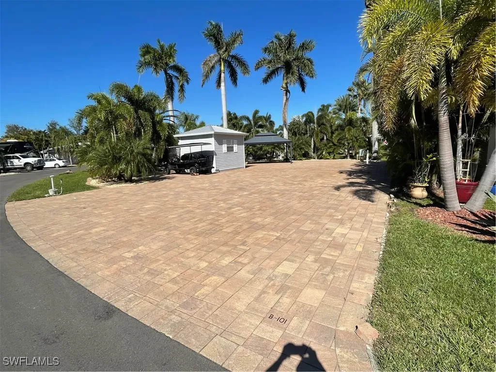 5861 Maplewood Court Fort Myers FL 33905