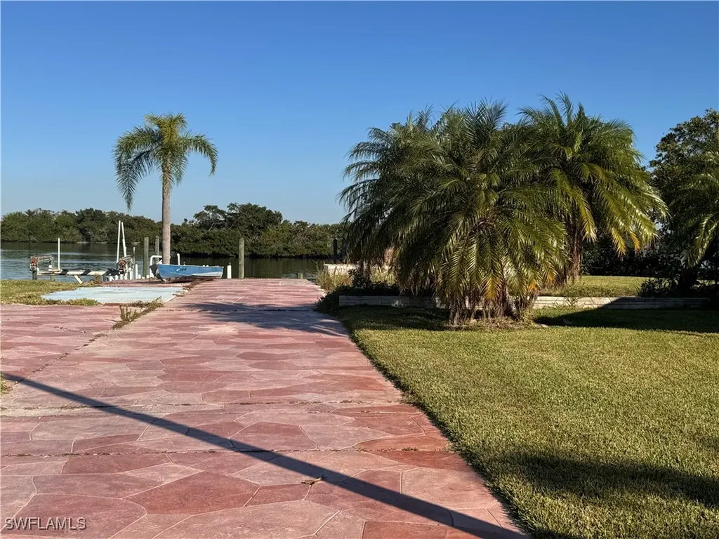 321 Shoreland Drive Fort Myers FL 33905