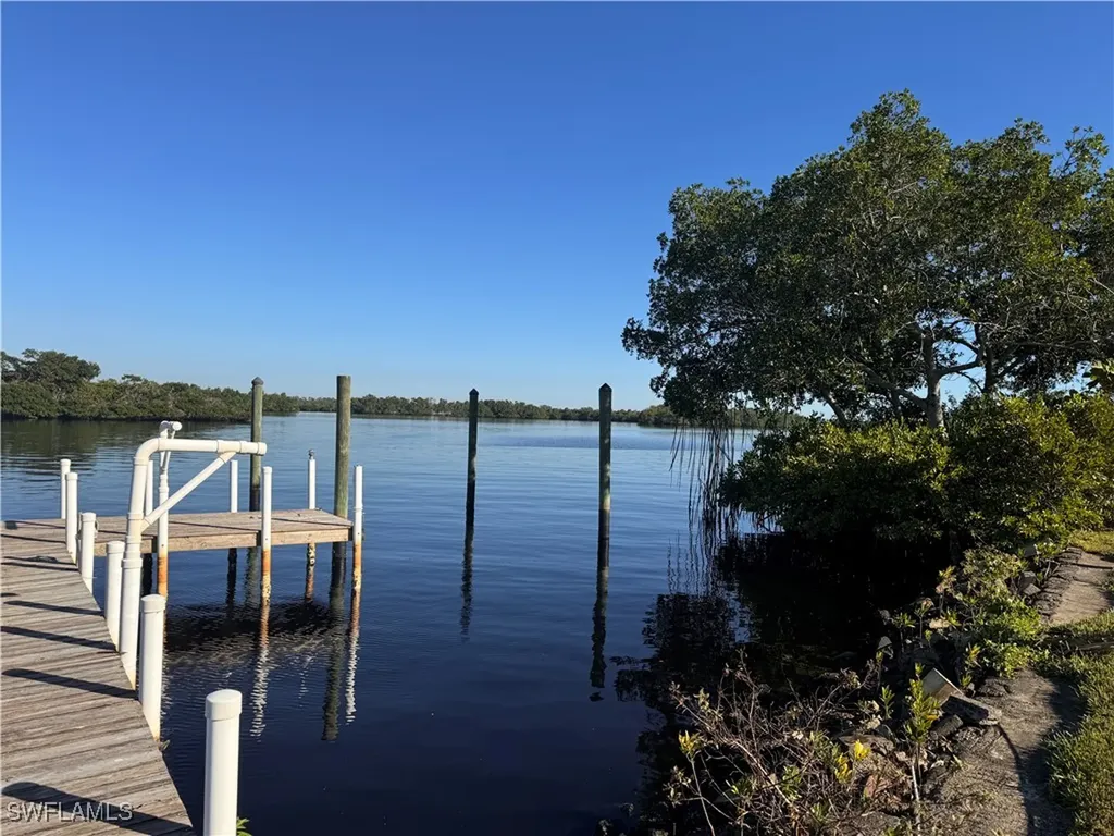 321 Shoreland Drive Fort Myers FL 33905