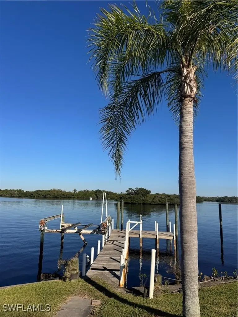 321 Shoreland Drive Fort Myers FL 33905