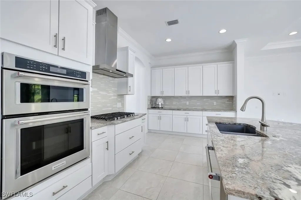 1999 Mustique Street Naples FL 34120