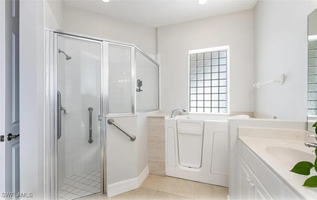 176 Vista Lane Naples FL 34119