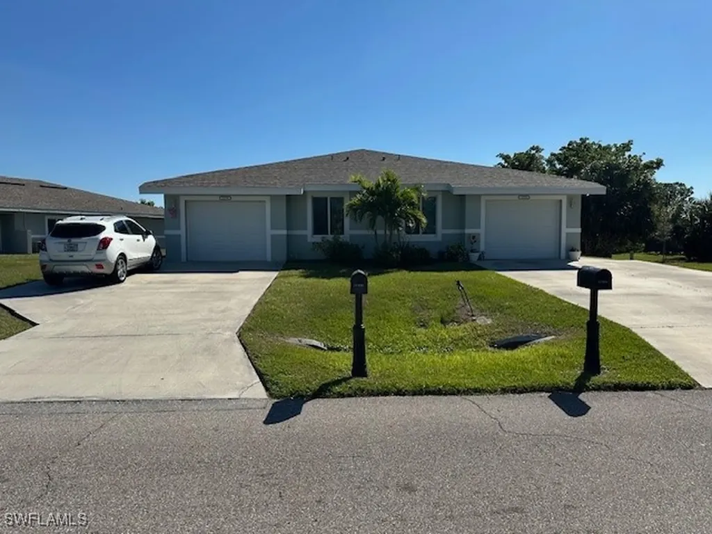 1174/1176 Lake Mcgregor Drive Fort Myers FL 33919