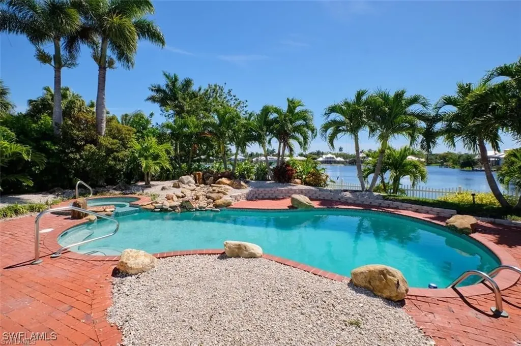 12491 Coconut Creek Court Fort Myers FL 33908