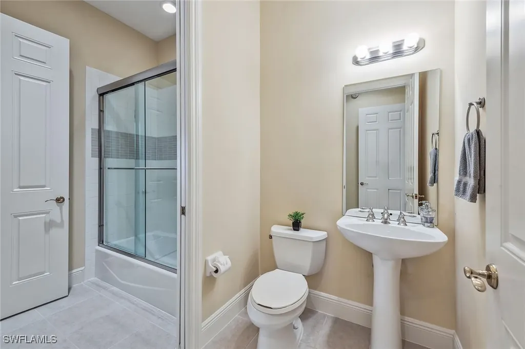 3189 Aviamar Circle Naples FL 34114