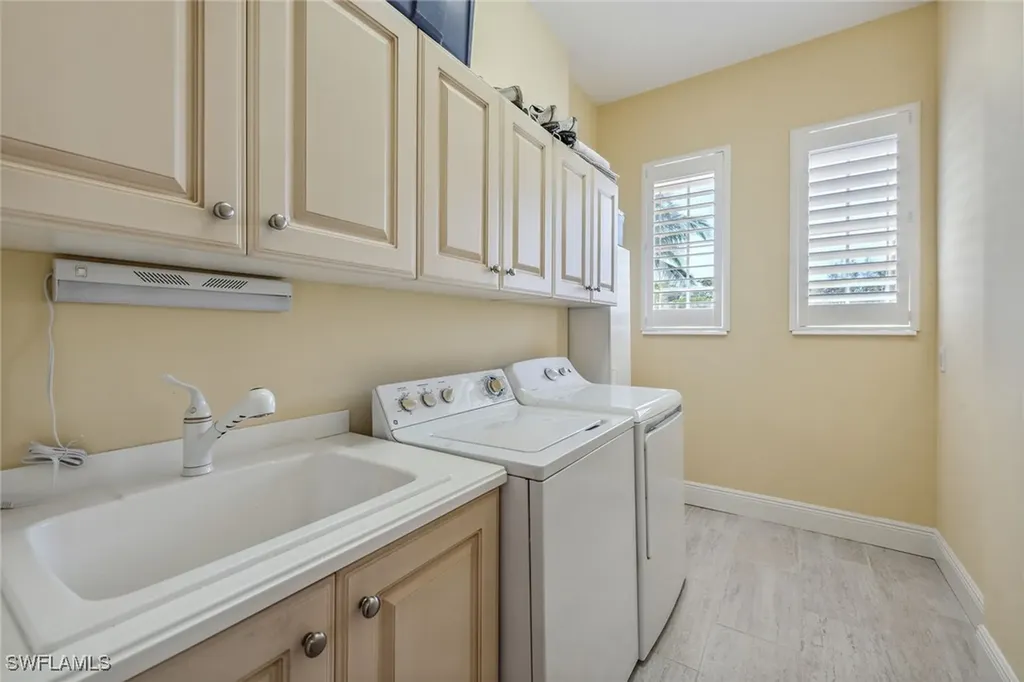 3189 Aviamar Circle Naples FL 34114
