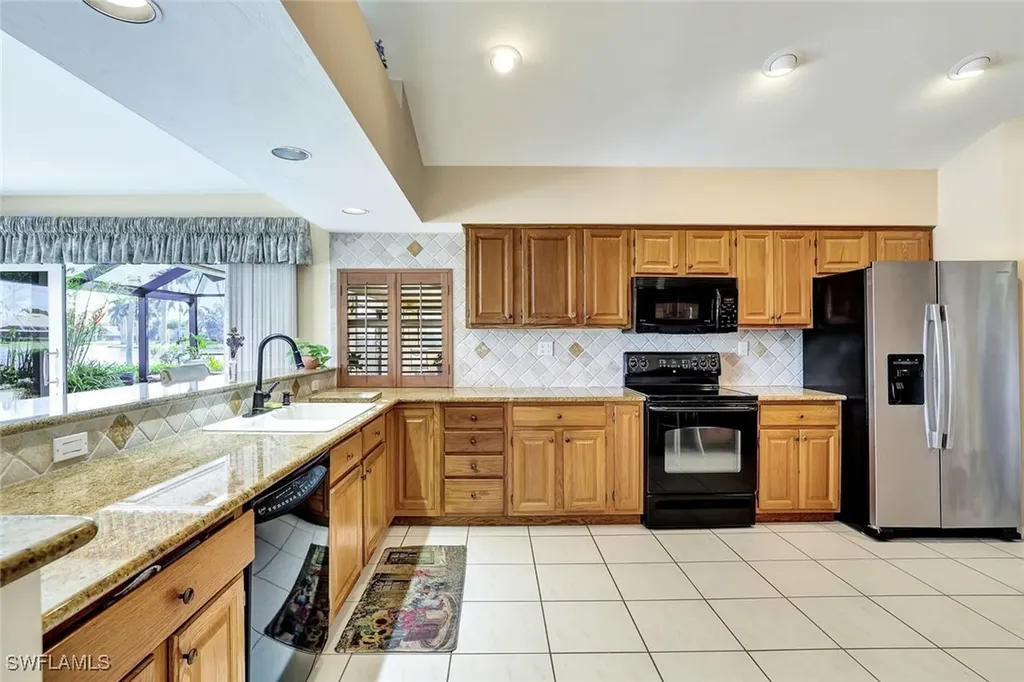 2290 Queens Way Naples FL 34112