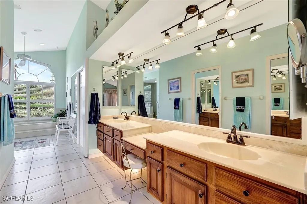 2290 Queens Way Naples FL 34112