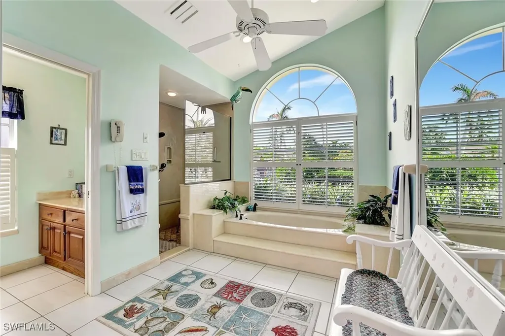 2290 Queens Way Naples FL 34112