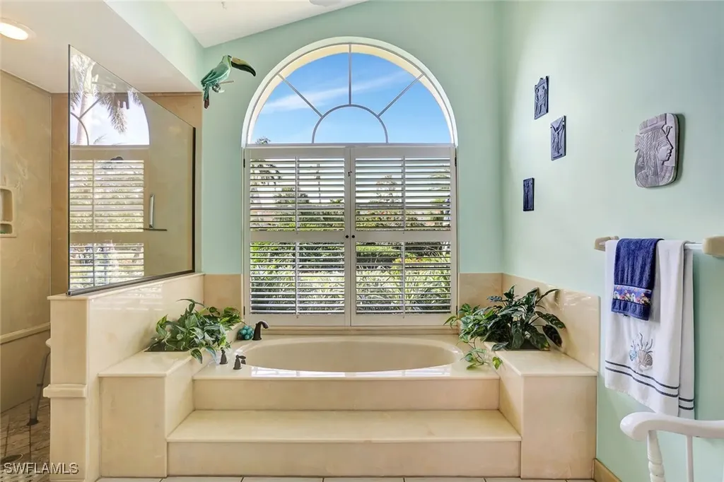 2290 Queens Way Naples FL 34112