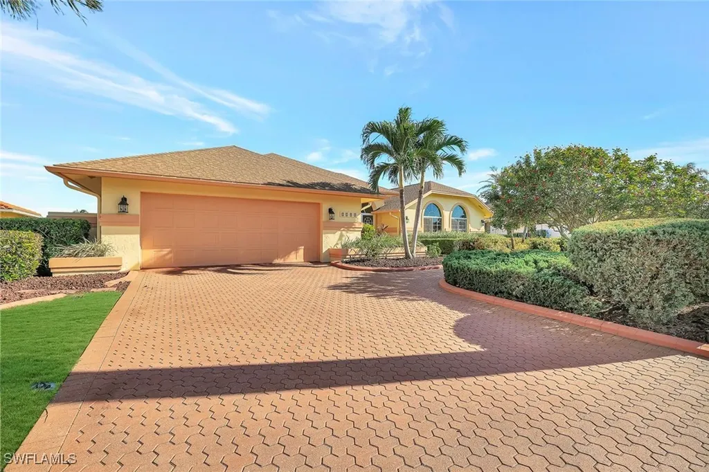 2290 Queens Way Naples FL 34112
