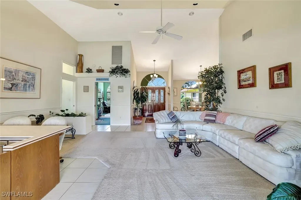 2290 Queens Way Naples FL 34112