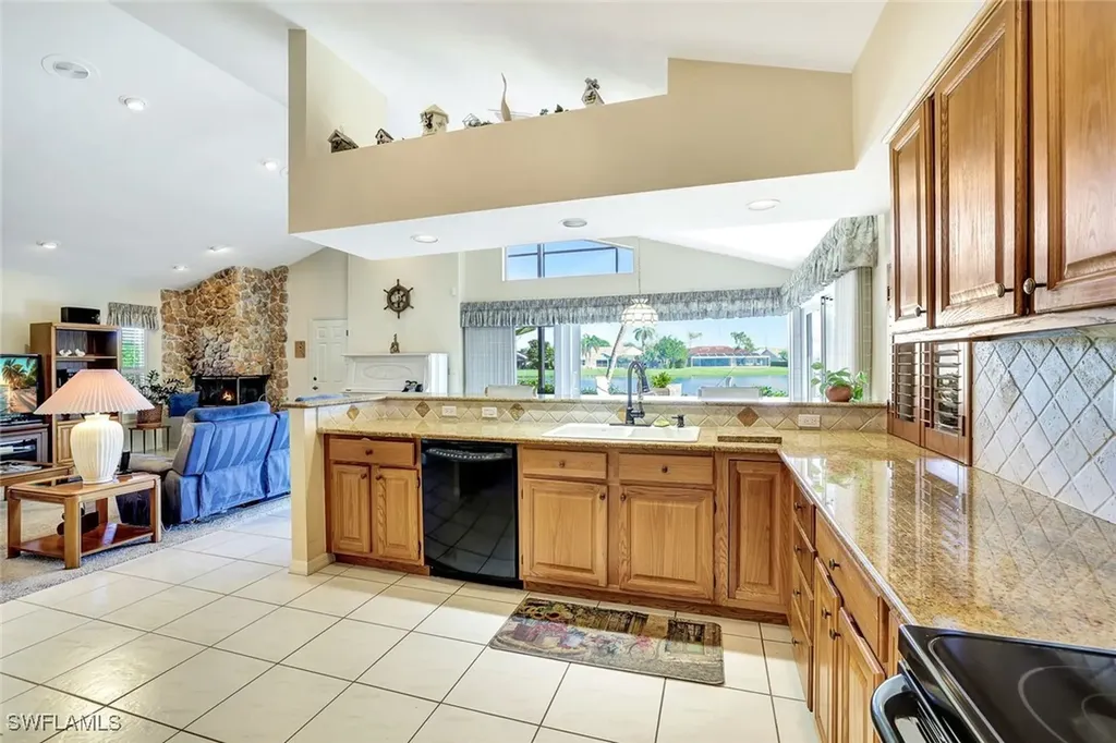 2290 Queens Way Naples FL 34112