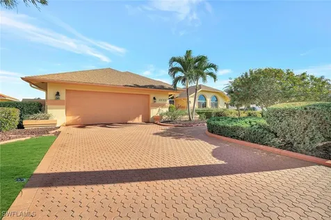 2290 Queens Way Naples FL 34112