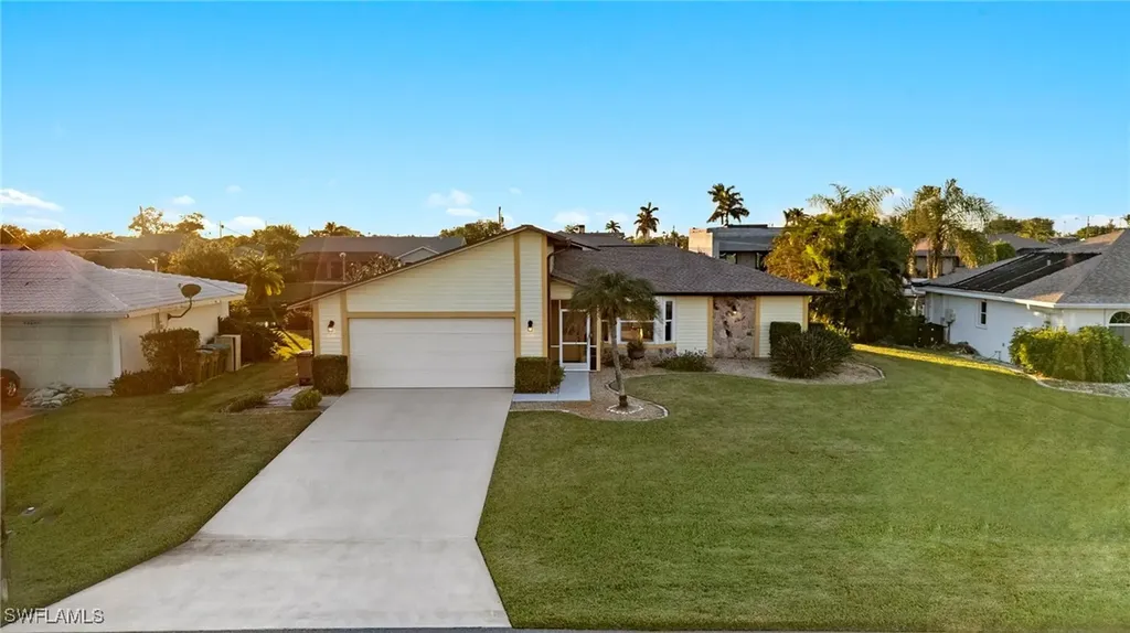 4324 SW 1st Place Cape Coral FL 33914