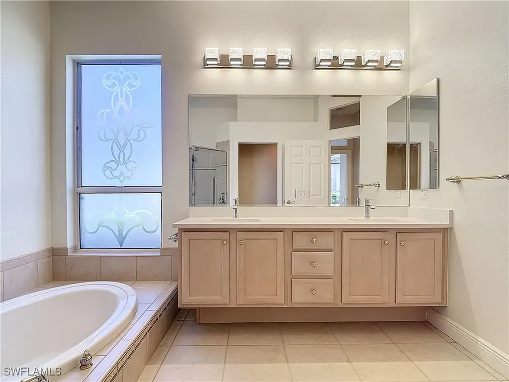 9190 Troon Lakes Drive Naples FL 34109