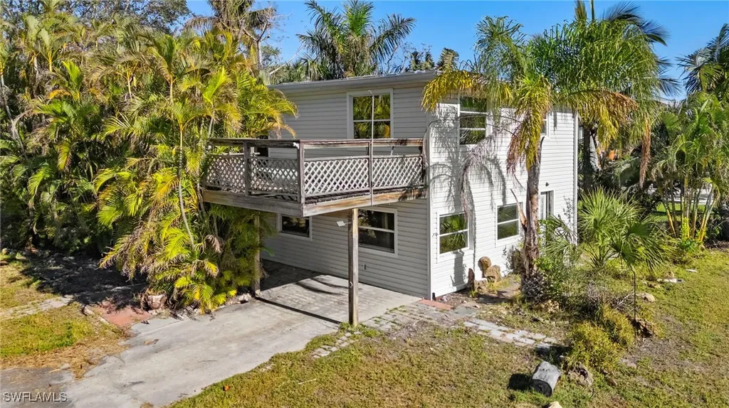 7222 Coca Sabal Lane Fort Myers FL 33908