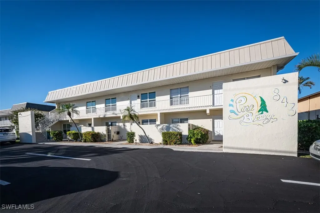 843 SE 46th Lane Cape Coral FL 33904