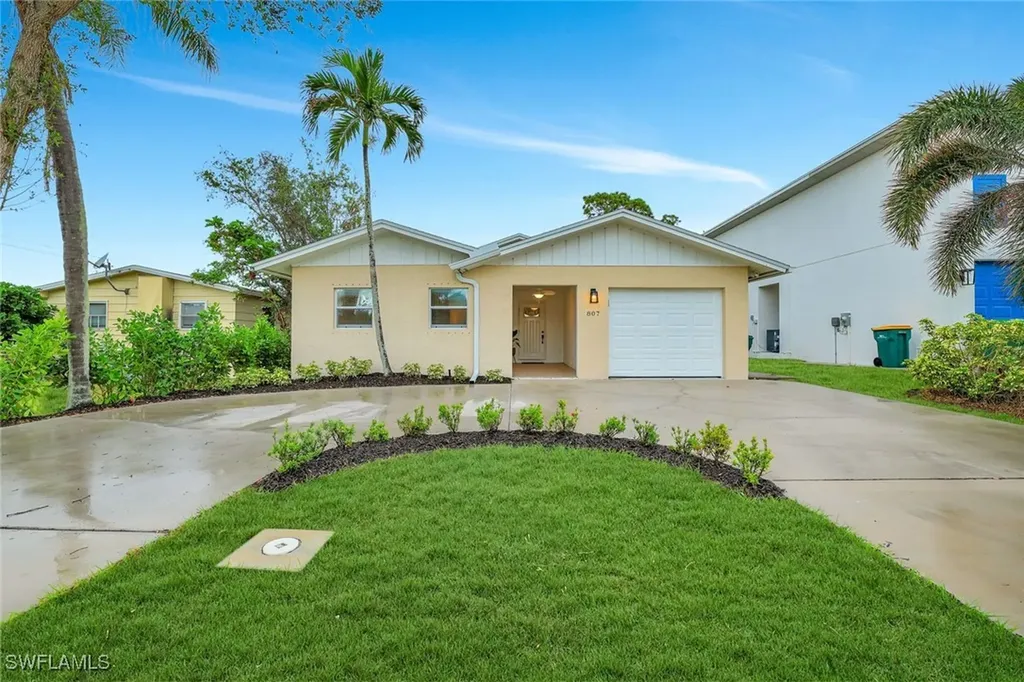 807 108th Avenue N Naples FL 34108