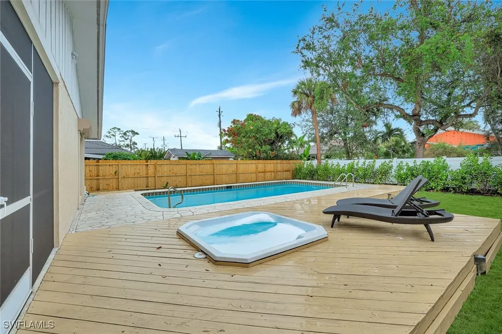 807 108th Avenue N Naples FL 34108