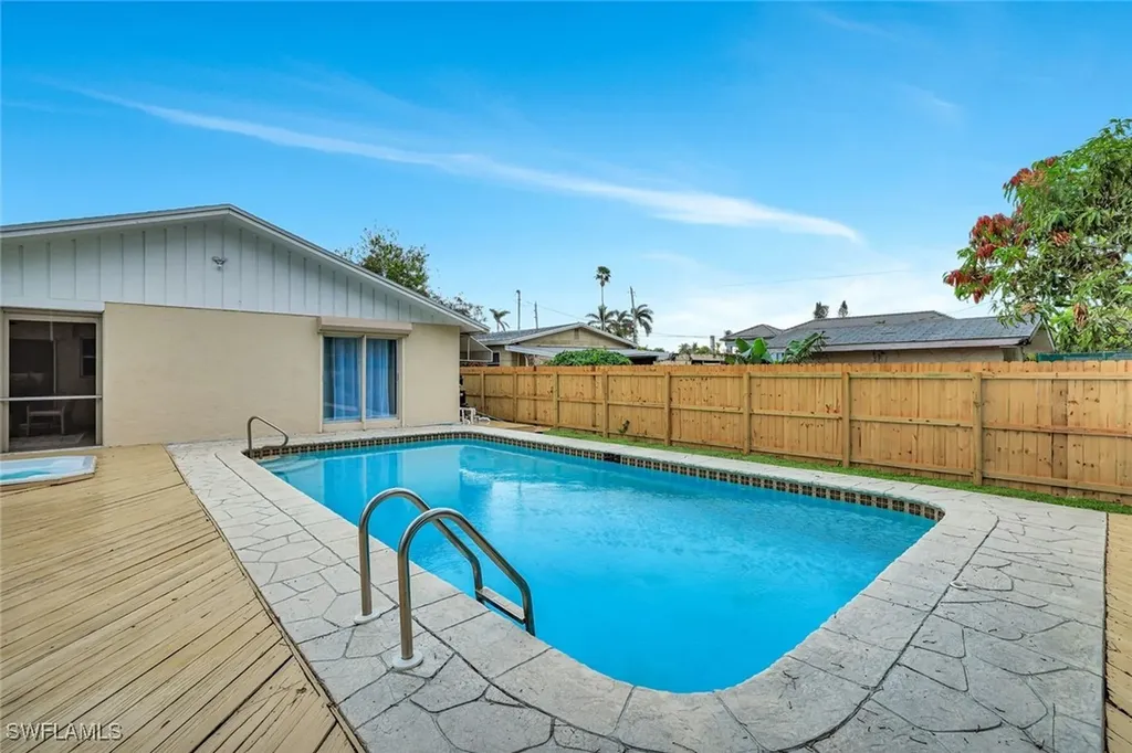 807 108th Avenue N Naples FL 34108