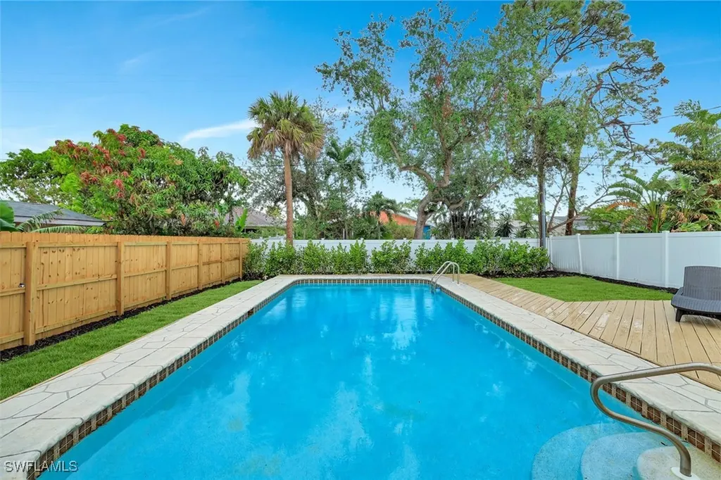 807 108th Avenue N Naples FL 34108