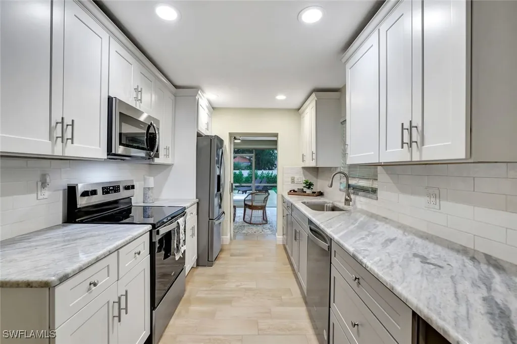 807 108th Avenue N Naples FL 34108