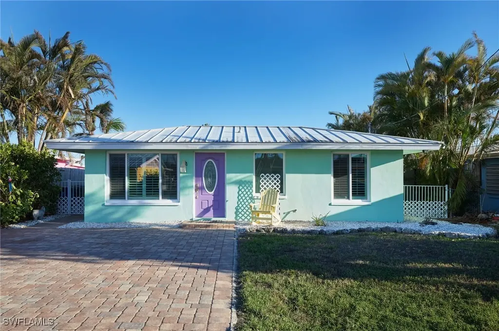 2639 Bridgeview Street Matlacha FL 33993