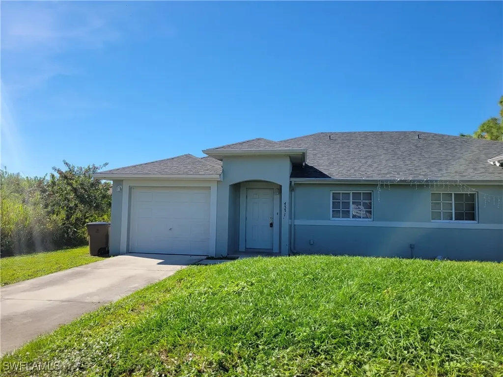 Lehigh Acres FL, 4551 Golfview Boulevard