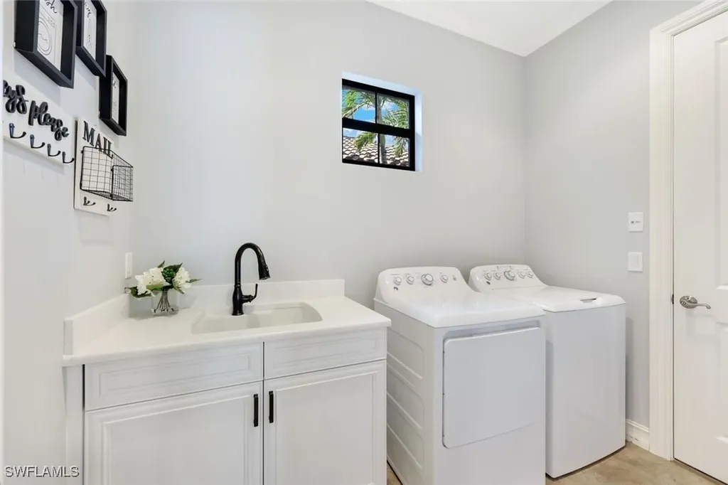 6592 Roma Way Naples FL 34113