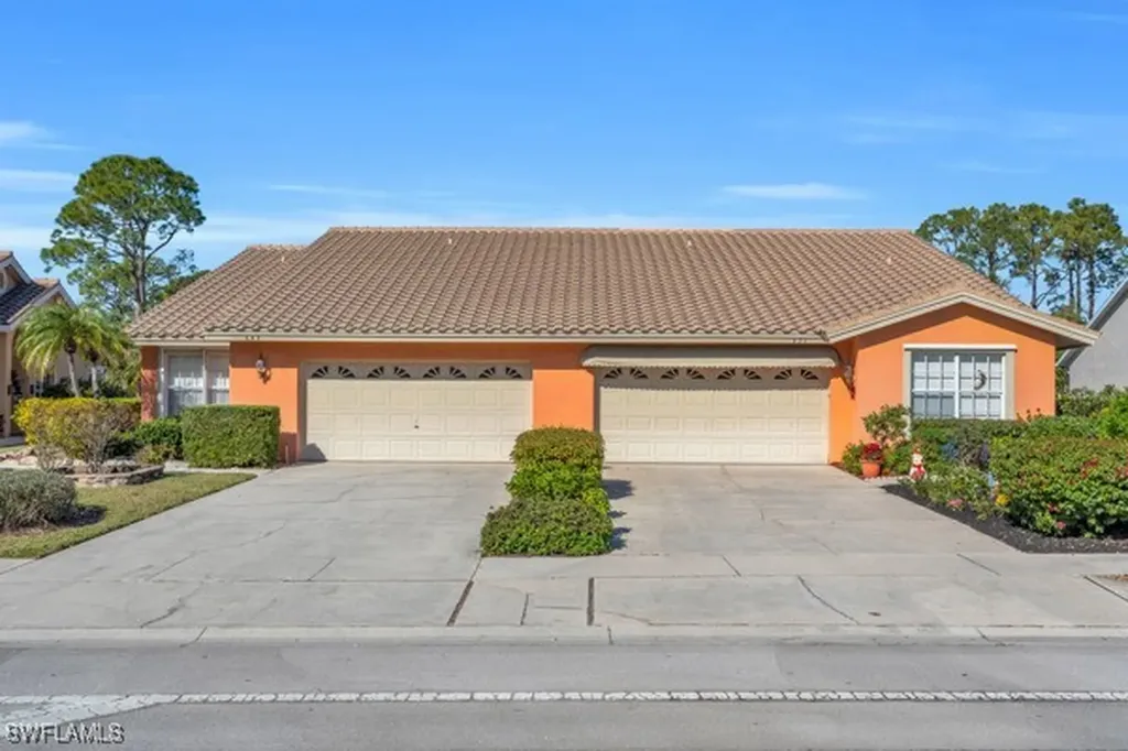 Naples FL, 649 Saint Andrews Boulevard, Unit 107-0
