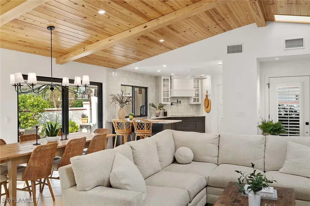 5893 Via Lugano Naples FL 34108